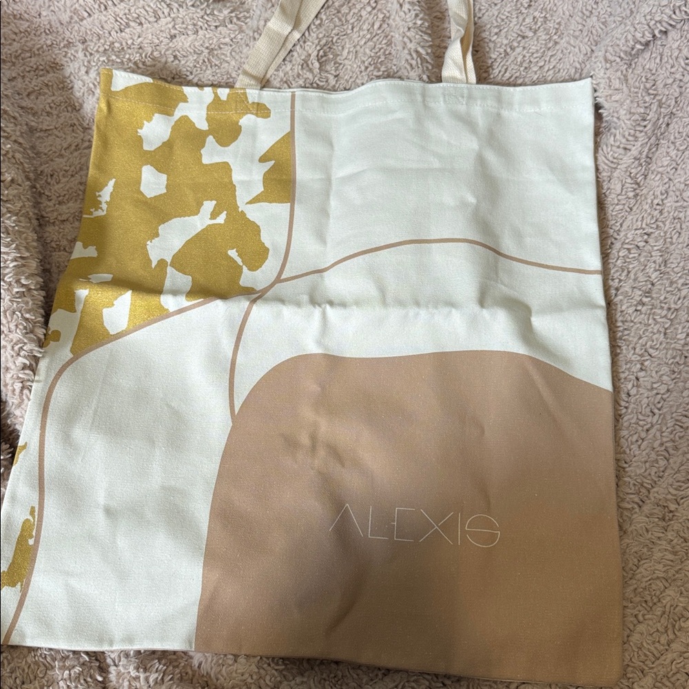 NWOT ALEXIS CANVAS TOTE